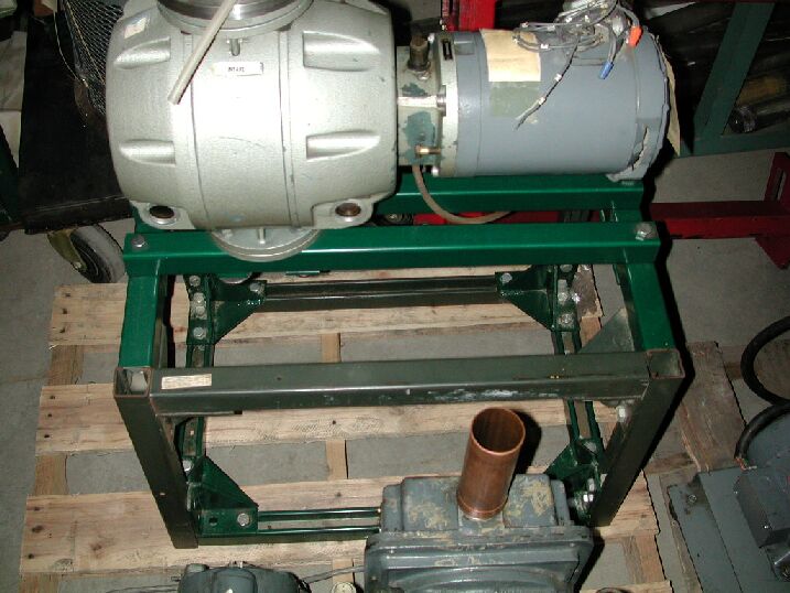 Roots Pump with Frame Image #02><br>
<br>
<hr noshade color=